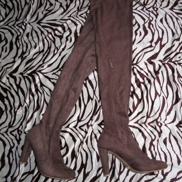 Suede thigh high boots! - Picture 3 of 8